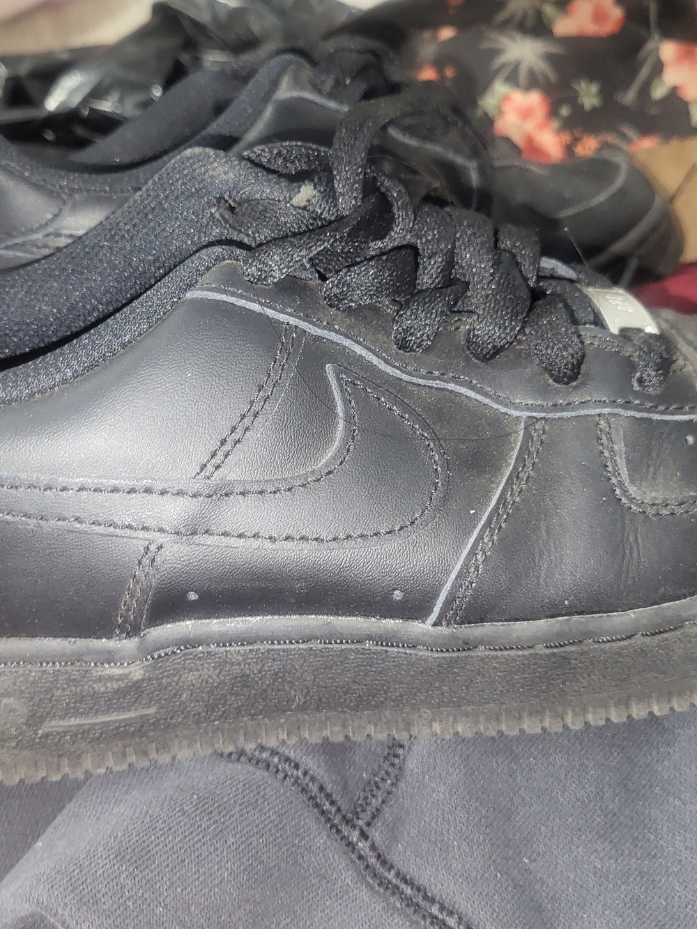 Nike Men’s Black Low-Top Leather Sneakers